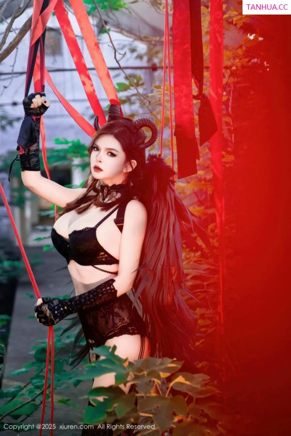 伊丽莎有点白  [XiuRen]高清写真图 2025.11.17 No.10994 伊丽莎有点白 蕾丝情趣内衣第45张图片